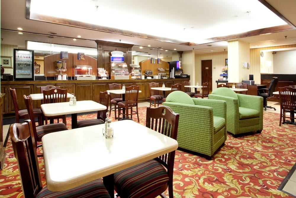 Holiday Inn Express - Chester By Ihg Exterior photo