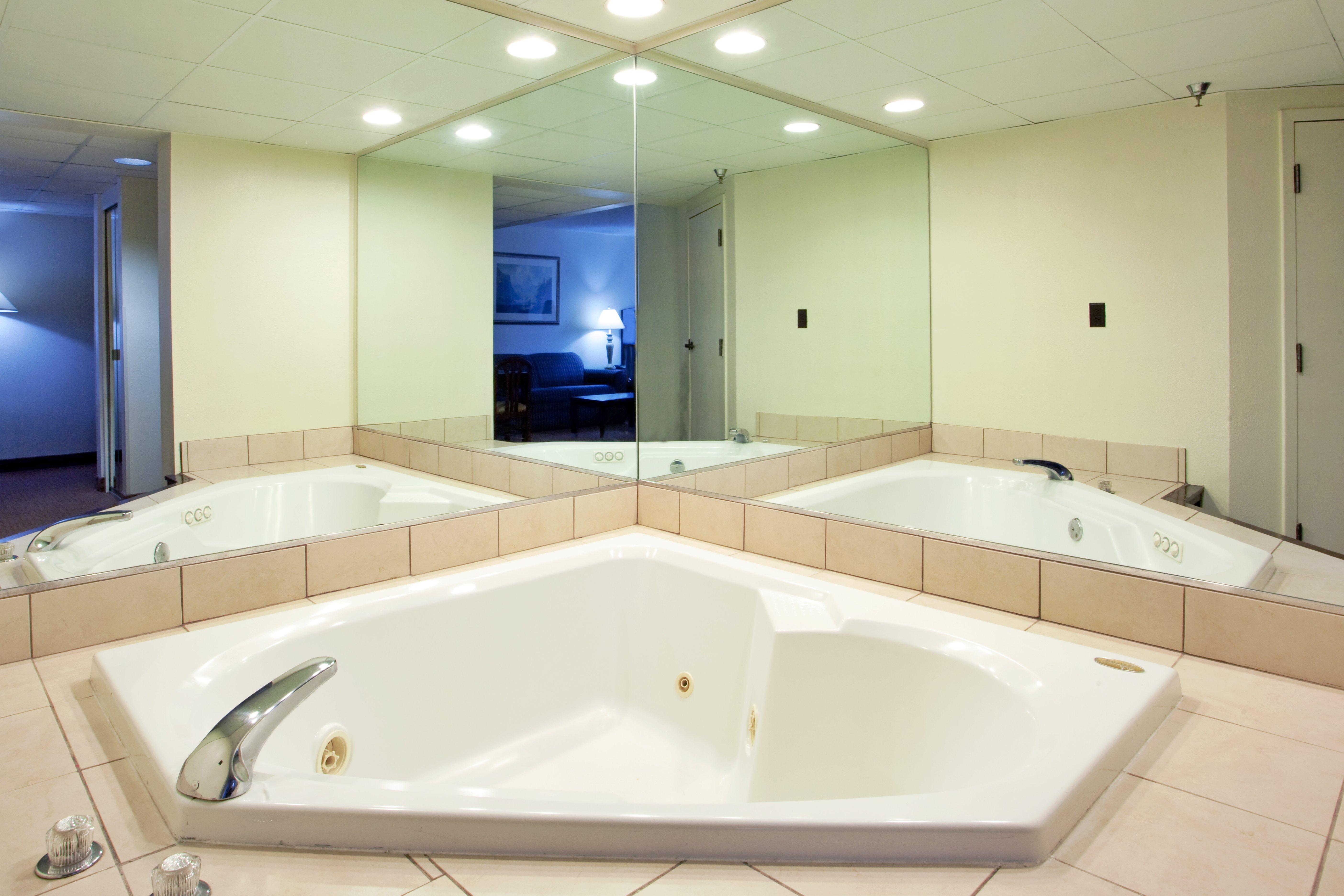 Holiday Inn Express - Chester By Ihg Exterior photo