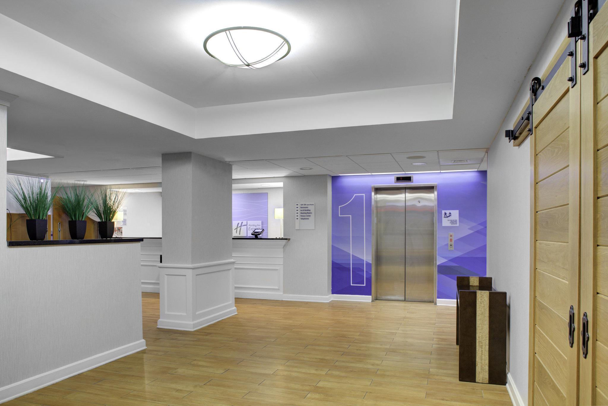 Holiday Inn Express - Chester By Ihg Exterior photo